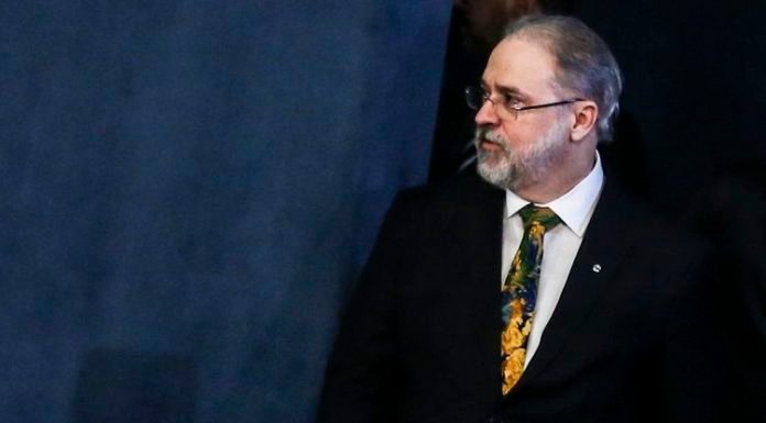 Aras participa pela primeira vez de sessão do STF como PGR