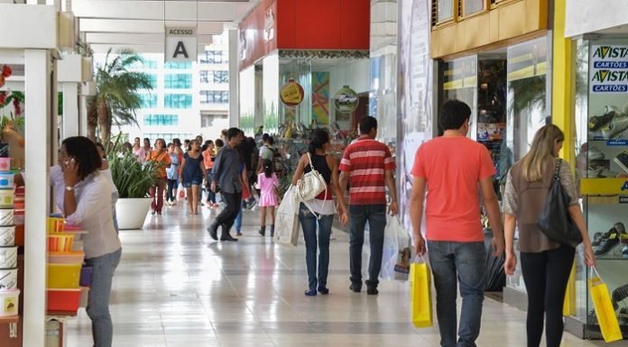 Oferta de vagas no comércio para o Natal será a maior em seis anos