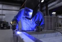 Faturamento da indústria sobe 0,6% em agosto, na terceira alta seguida