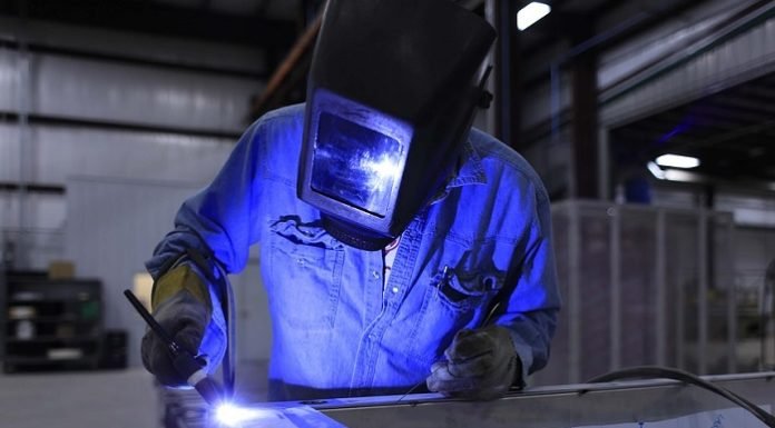 Faturamento da indústria sobe 0,6% em agosto, na terceira alta seguida